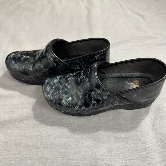 Dansko Professional Women's clogs/shoes, snakeskin pattern, size 40 - Picture 2 of 11